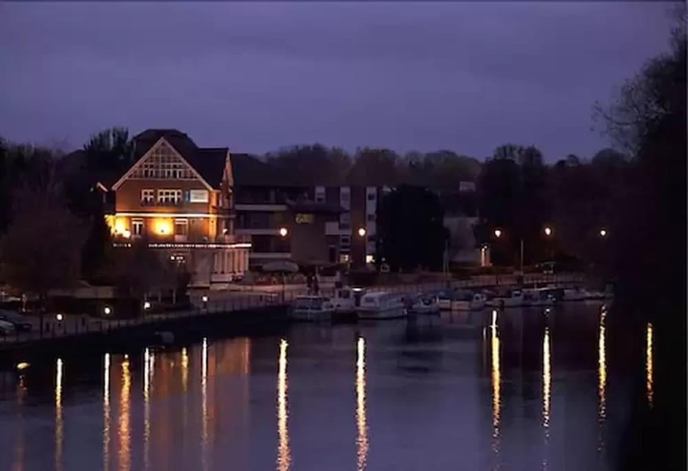 Uno Hotel Thames Maidenhead Exteriör bild