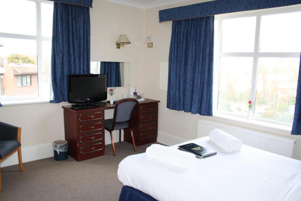 Uno Hotel Thames Maidenhead Exteriör bild