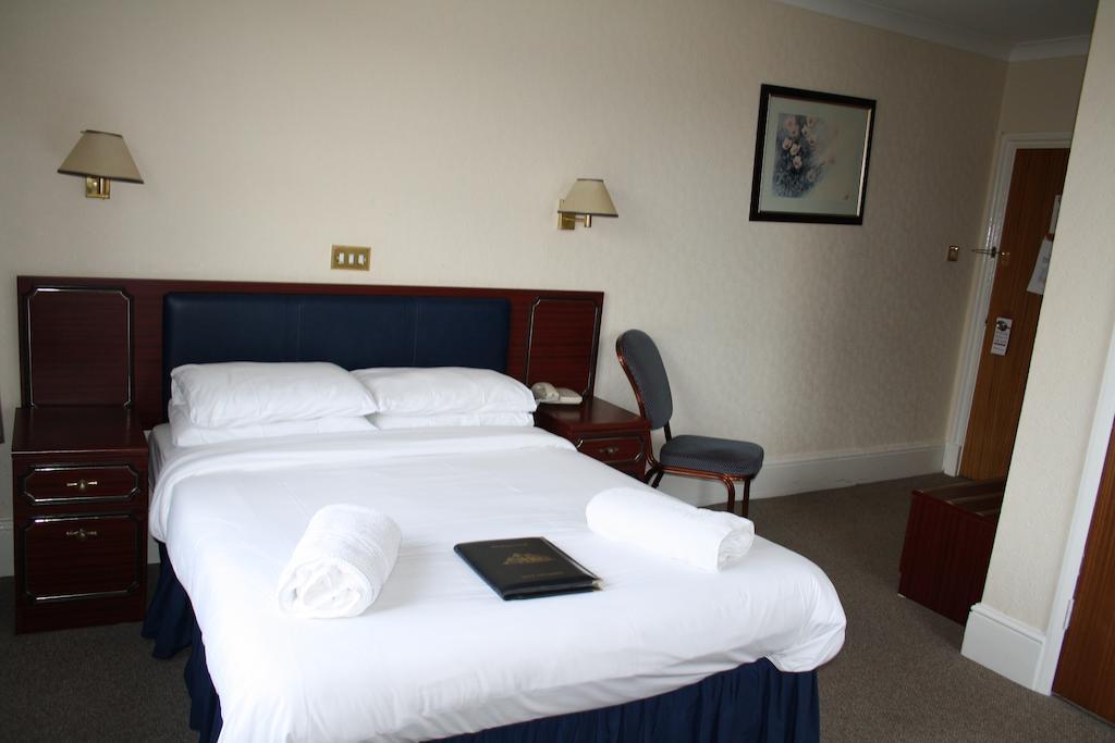 Uno Hotel Thames Maidenhead Exteriör bild