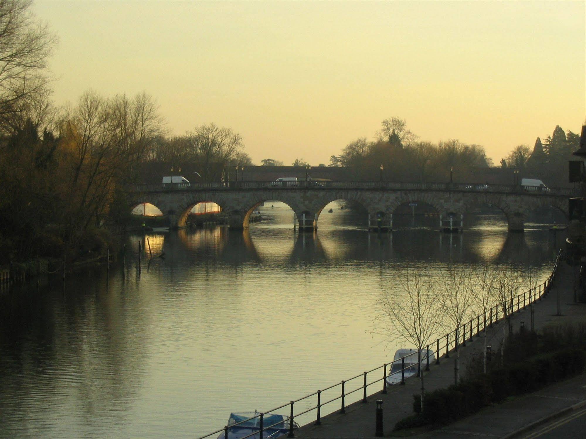 Uno Hotel Thames Maidenhead Exteriör bild