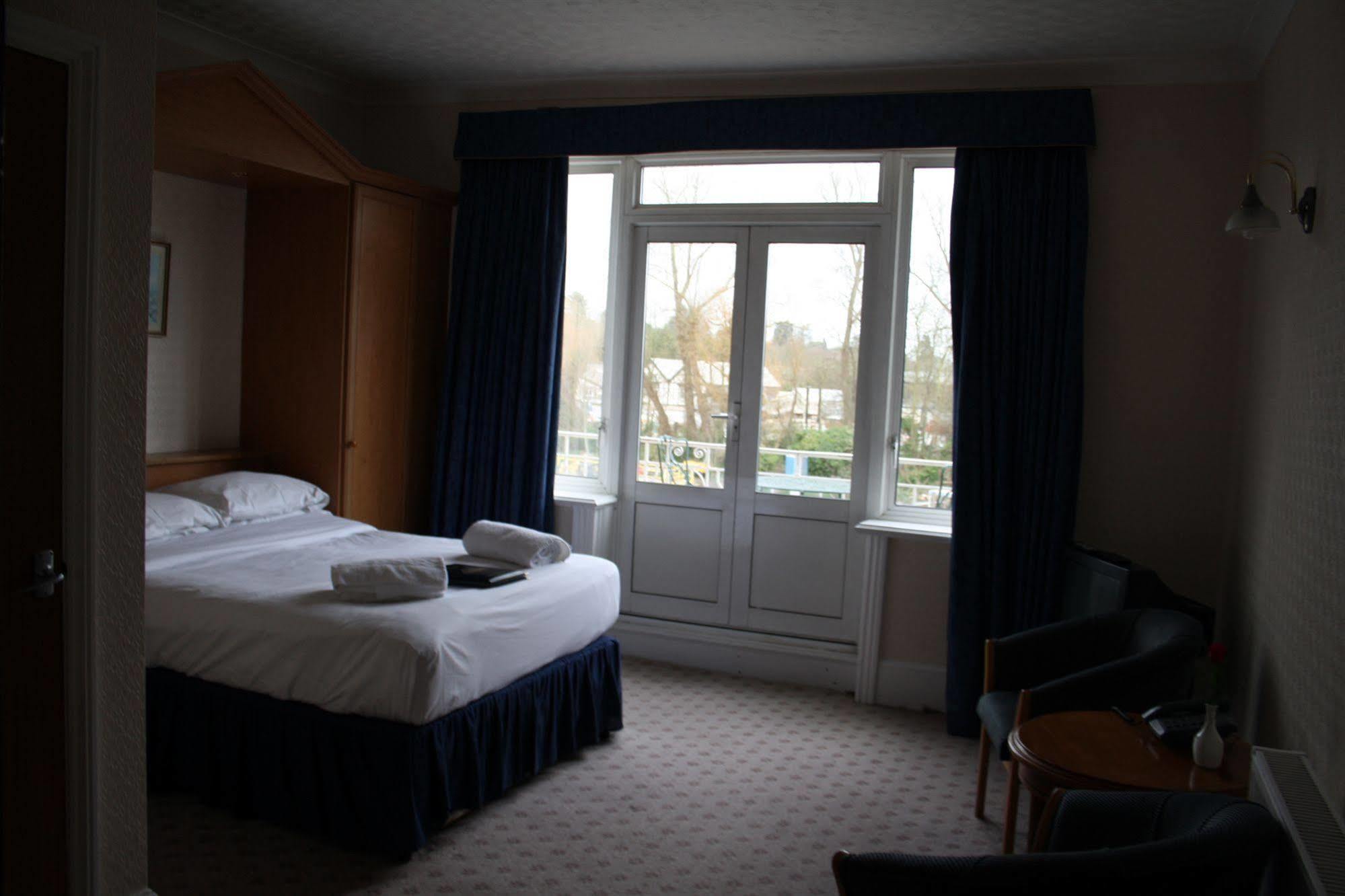 Uno Hotel Thames Maidenhead Exteriör bild